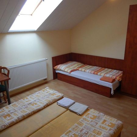 Penzion Kaplna Habitación foto
