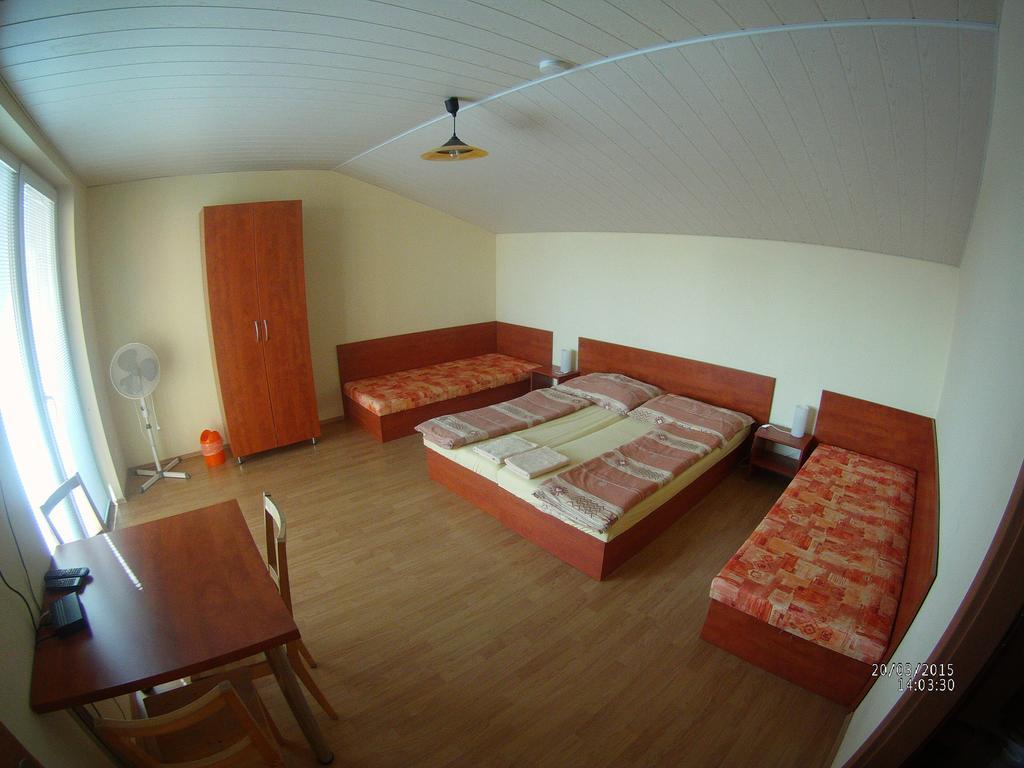 Penzion Kaplna Habitación foto